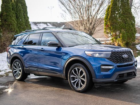 Used 2020 Ford Explorer ST w/ Premium Technology Package image 3