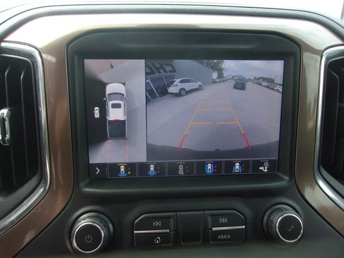 Used 2019 Chevrolet Silverado 1500 High Country w/ Technology Package AWD/4WD image 23