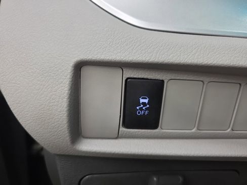 Used 2015 Toyota Sienna L image 23