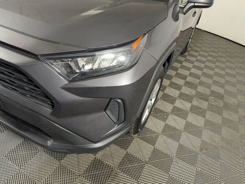 Used 2022 Toyota RAV4 LE AWD/4WD image 11