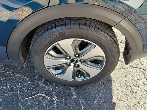 Certified 2021 Kia Niro LX image 35