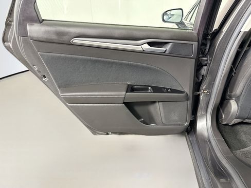 Used 2016 Ford Fusion SE image 25