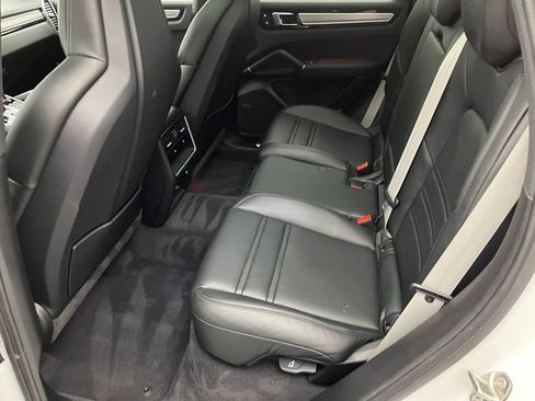 Used 2023 Porsche Cayenne AWD/4WD image 26