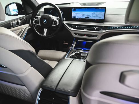 Used 2023 BMW X7 xDrive40i w/ M Sport Package AWD/4WD image 39