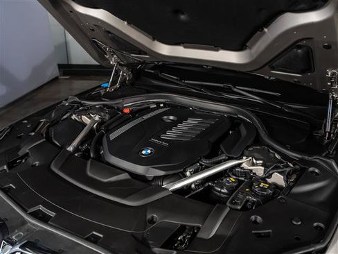 Used 2021 BMW 740i w/ Premium Package RWD image 16