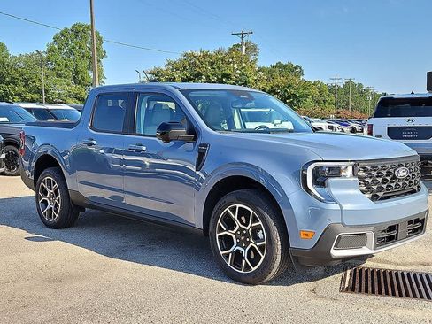 Used 2025 Ford Maverick Lariat w/ 4K Tow Package AWD/4WD image 3