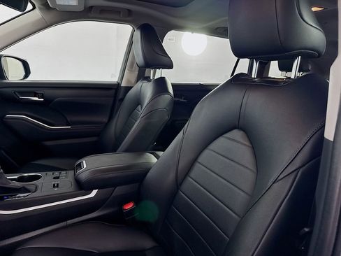 Used 2023 Toyota Highlander XLE image 23