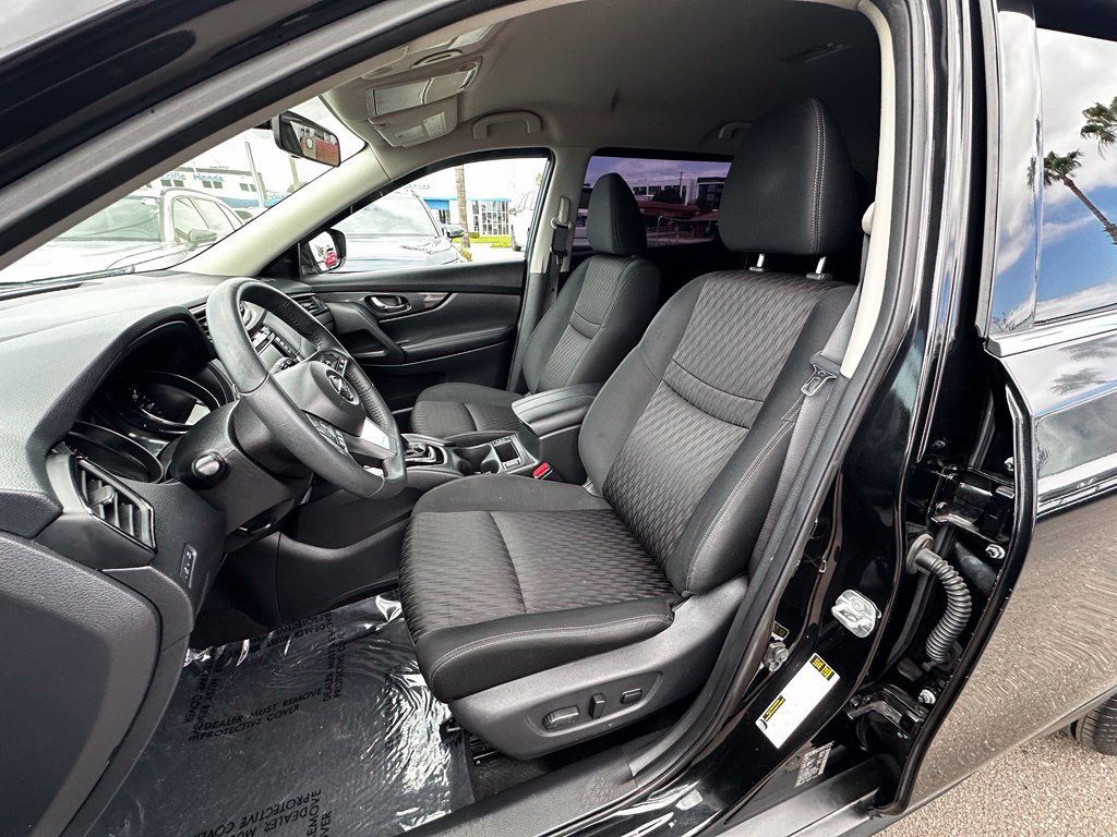 Used 2018 Nissan Rogue SV FWD image 23