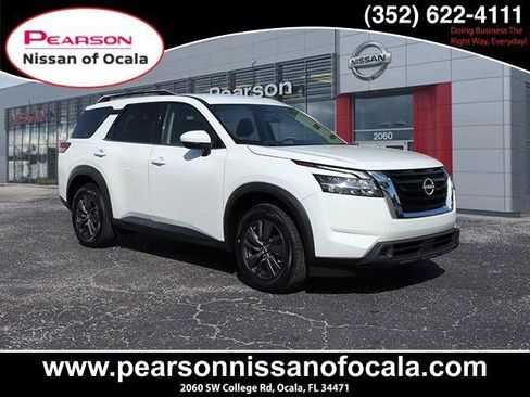 Used 2022 Nissan Pathfinder SV FWD image 1