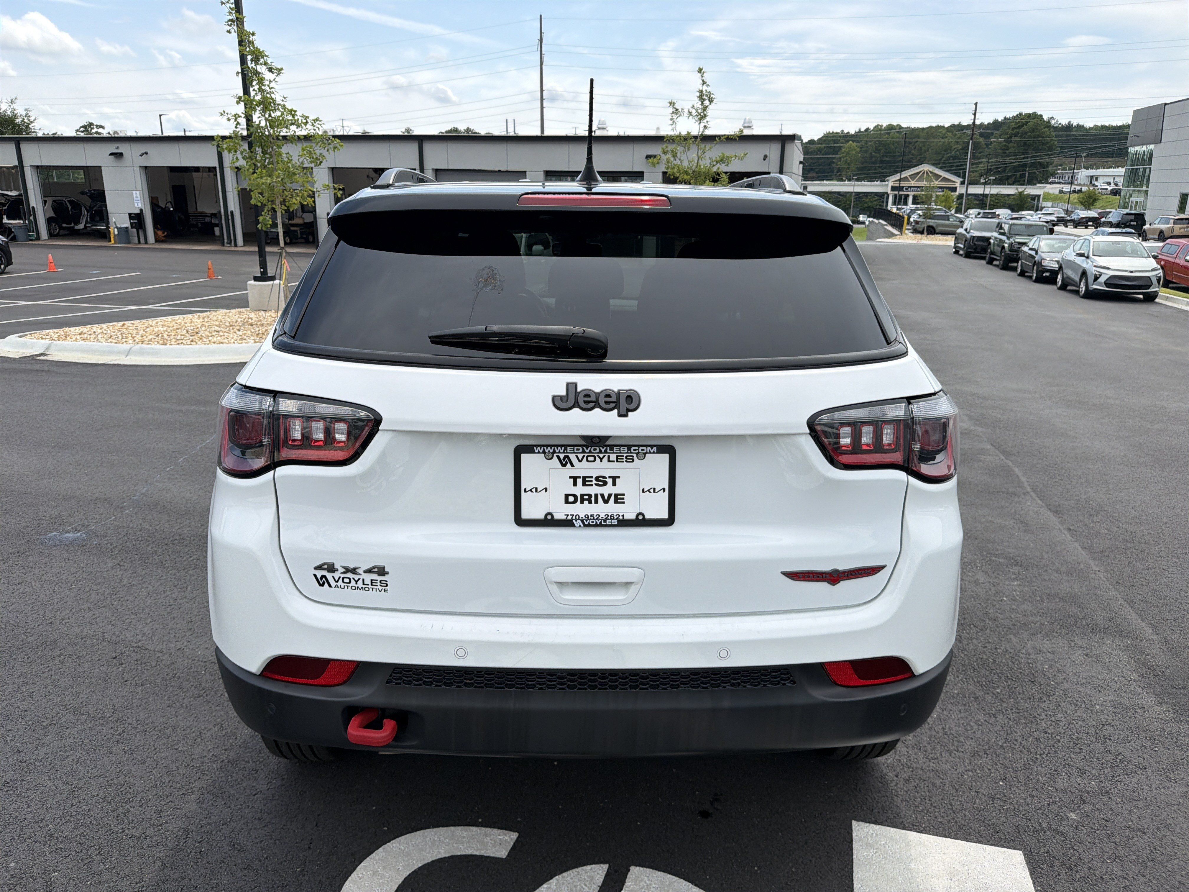 Used 2025 Jeep Compass Trailhawk AWD/4WD image 6