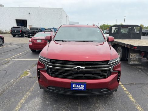 Used 2021 Chevrolet Suburban RST w/ Luxury Package AWD/4WD image 2