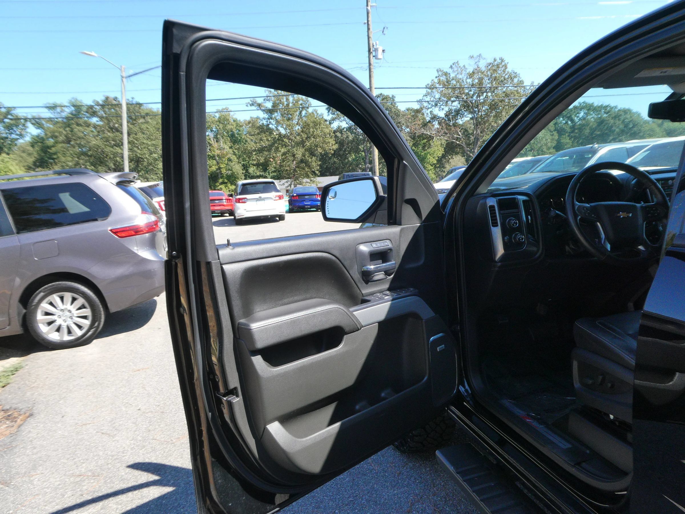 Used 2016 Chevrolet Silverado 1500 LTZ Z71 w/ LTZ Plus Package AWD/4WD image 11