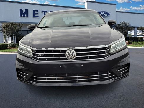 Used 2017 Volkswagen Passat 1.8T R-Line w/ R-Line Lighting Package image 2