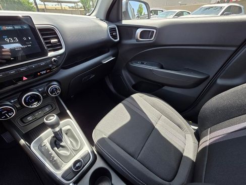 New 2025 Hyundai Venue SEL image 31