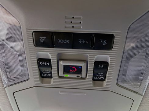 Used 2023 Toyota RAV4 XLE Premium image 21