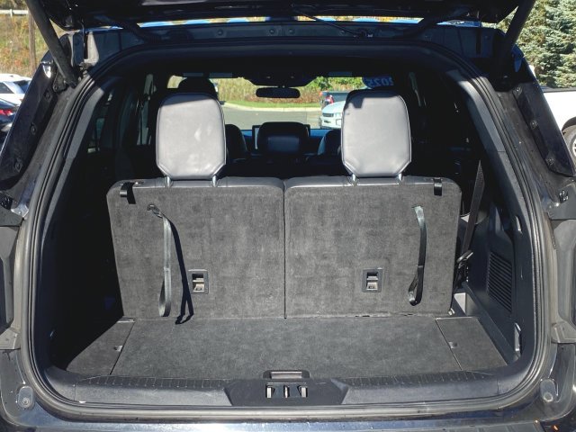 Used 2025 Ford Explorer ST-Line w/ ST-Line Street Pack AWD/4WD image 25