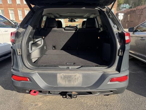 Used 2017 Jeep Cherokee Trailhawk w/ Comfort/Convenience Group AWD/4WD image 6