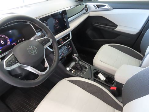New 2025 Volkswagen Taos SE image 22