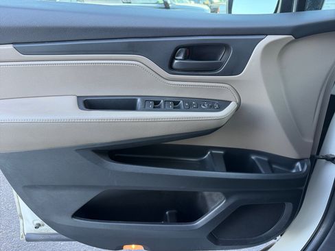 Used 2019 Honda Odyssey EX image 13