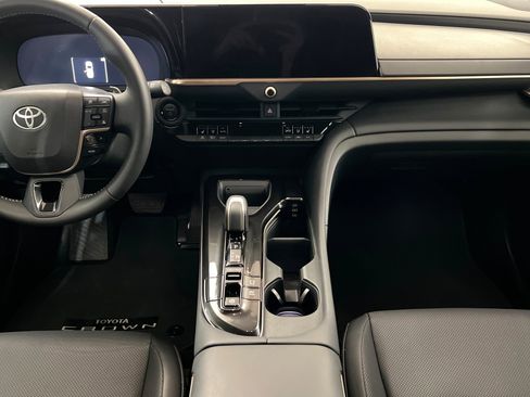 Used 2025 Toyota Crown Signia image 14