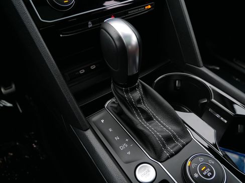 Certified 2022 Volkswagen Atlas SEL R-Line image 24