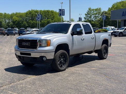 Used 2012 GMC Sierra 2500 SLT w/ SLT Convenience Package AWD/4WD image 3