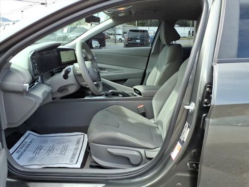 Used 2024 Hyundai Elantra SEL image 11