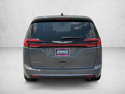 Used 2025 Chrysler Pacifica Select FWD image 7
