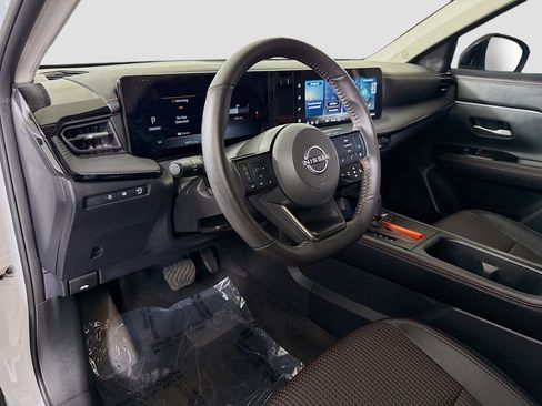 Used 2026 Nissan Kicks SR w/ SR Premium Package FWD image 23