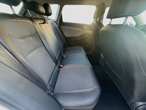Certified 2022 Volkswagen Taos SE FWD image 28