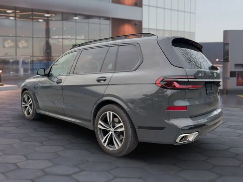 Used 2025 BMW X7 xDrive40i w/ M Sport Package AWD/4WD image 4
