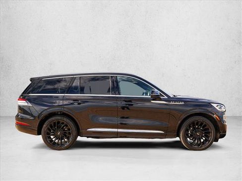 Used 2022 Lincoln Aviator Reserve w/ Equipment Group 201A AWD/4WD image 4