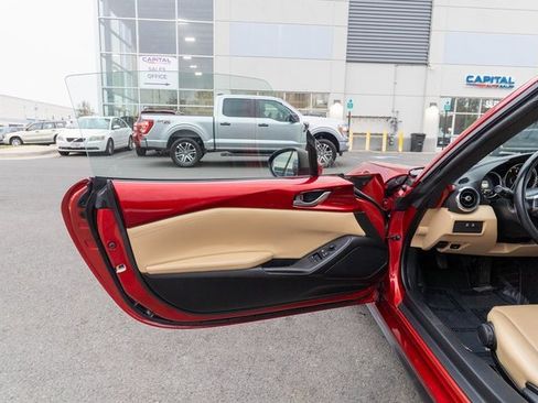 Used 2020 MAZDA MX-5 Miata RF Grand Touring image 36