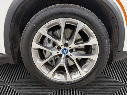 Used 2023 BMW X5 xDrive45e image 7