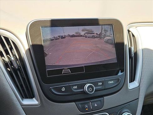 Used 2022 Chevrolet Malibu LS FWD image 17