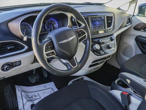 Used 2018 Chrysler Pacifica Touring Plus w/ Tire & Wheel Group image 10