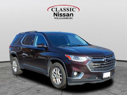 Used 2020 Chevrolet Traverse LT image 1