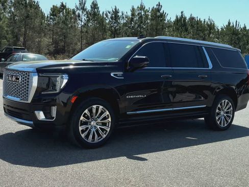 Used 2022 GMC Yukon XL Denali image 4