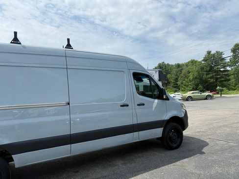 Used 2022 Mercedes-Benz Sprinter 2500 image 14