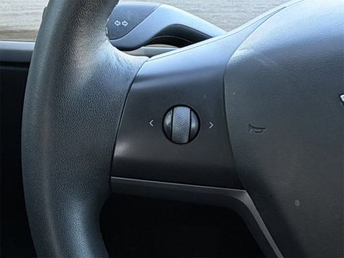 Used 2023 Tesla Model 3 Standard Range image 13