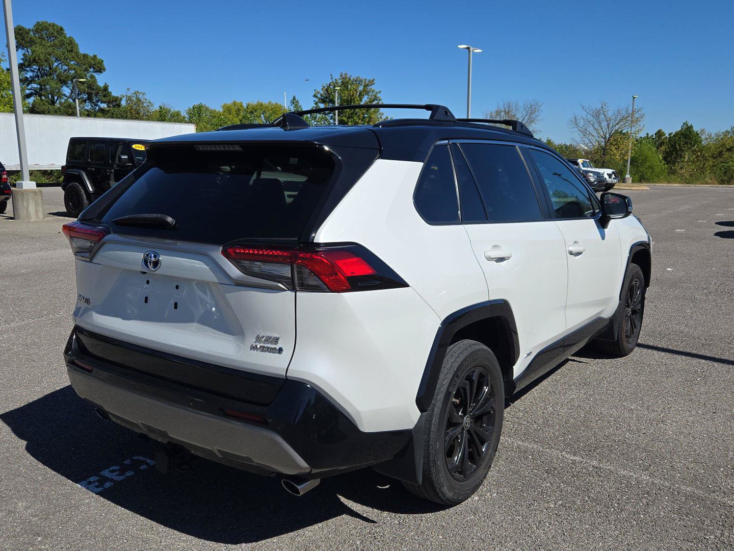 Used 2023 Toyota RAV4 XSE AWD/4WD image 7