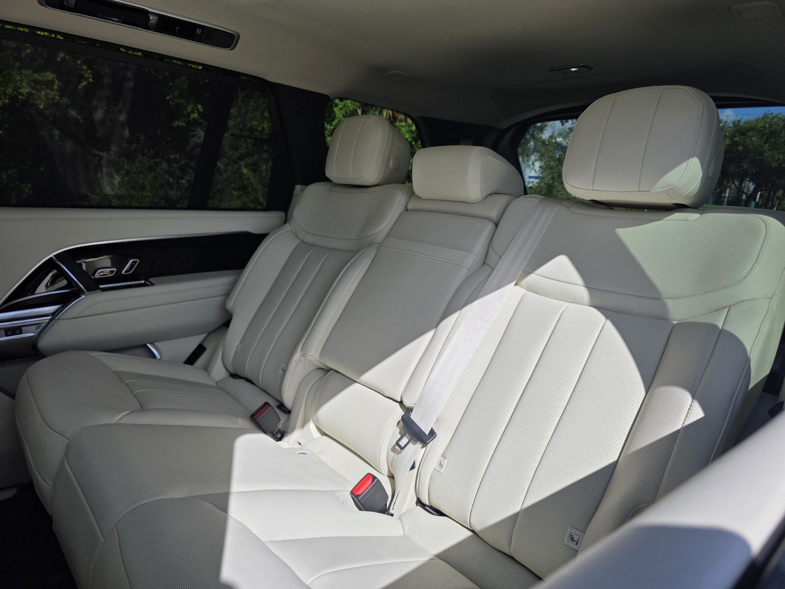 New 2027 Land Rover Range Rover Long Wheelbase SE AWD/4WD image 13