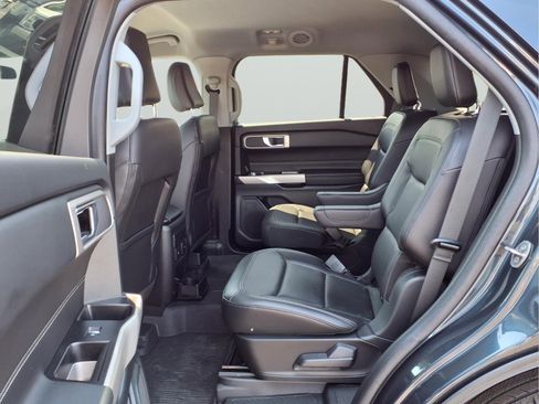 Used 2024 Ford Explorer XLT w/ Equipment Group 202A AWD/4WD image 11