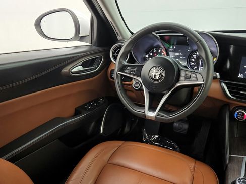 Used 2017 Alfa Romeo Giulia Ti w/ TI Leather Package AWD/4WD image 22