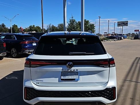 New 2026 Volkswagen Tiguan SE R-Line FWD image 6