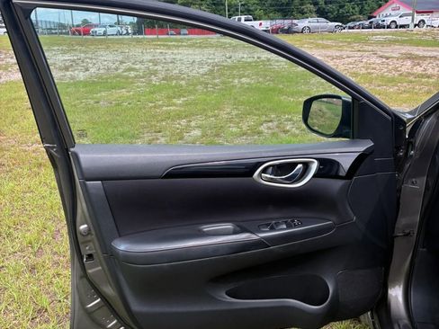 Used 2016 Nissan Sentra SV FWD image 25