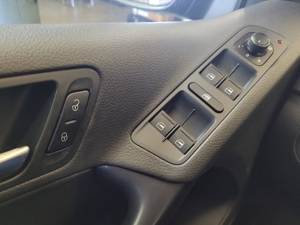 Used 2016 Volkswagen Tiguan S FWD image 27