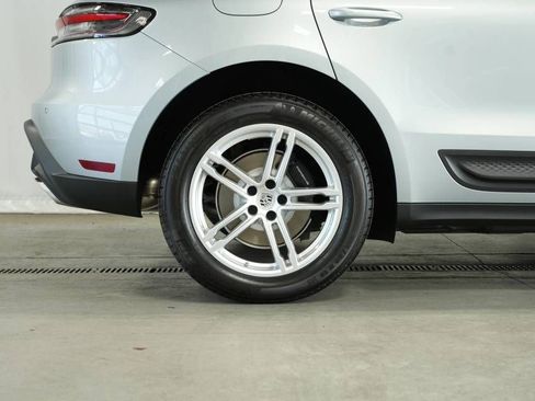 Certified 2025 Porsche Macan AWD/4WD image 40