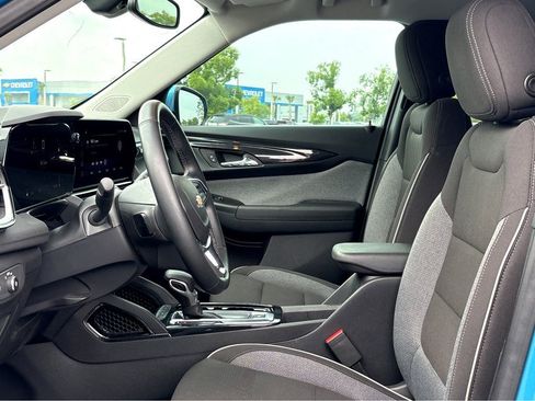 Used 2025 Chevrolet TrailBlazer LT w/ Convenience Package FWD image 13