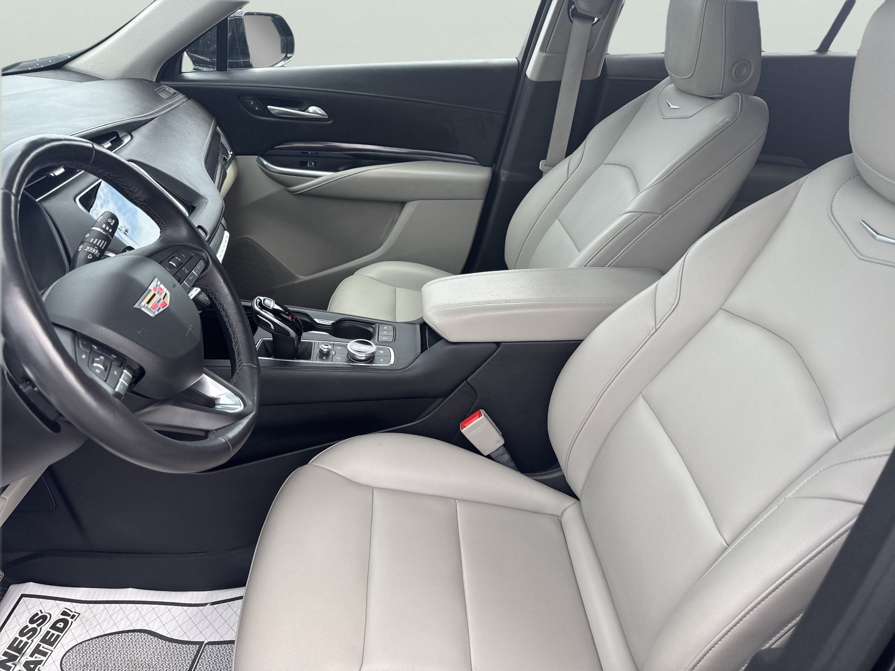 Used 2022 Cadillac XT4 Luxury AWD/4WD image 12